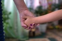 Имеют ли право родители, лишённые родительских прав, на общение с детьми? 