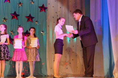 Лучшие учащиеся Усть-Катава получили премии главы округа