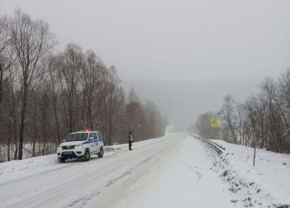 Водителям рекомендуют отказаться от дальних поездок по Челябинской области из-за снегопада