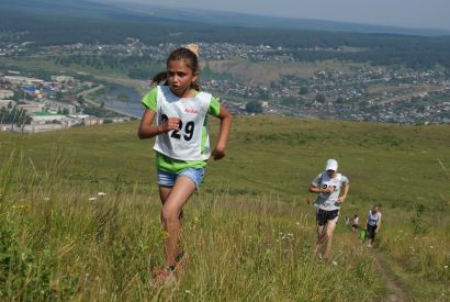 Усть-катавские легкоатлеты отпраздновали Всероссийский олимпийский день и День города экстремальным забегом