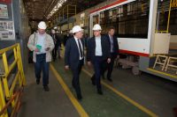 Алексей Текслер предложил усть-катавским вагоностроителям испытать новый трамвай в условиях Челябинска