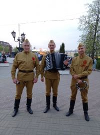 «Поющие сердца» выступили в День Победы на Кировке в Челябинске