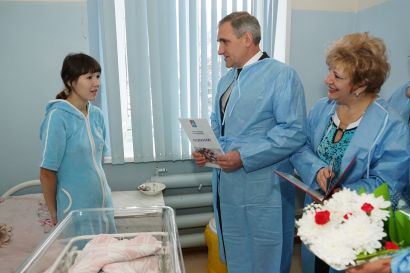 Сергей Семков поздравил молодых мам в роддоме Усть-Катава