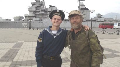 Во время последнего путешествия навестил сына, служащего в Севастополе 