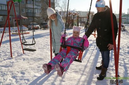 Как чудо к Новому году! Вырос детский городок в одном из дворов Усть-Катава