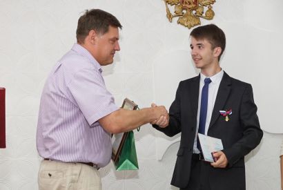 Усть-катавские выпускники получили медали «За особые успехи в учении»