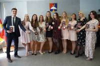 Десять выпускников школ Усть-Катава получили золотые медали