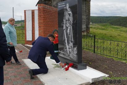 В Усть-Катавском округе обновили памятник погибшим в годы ВОВ