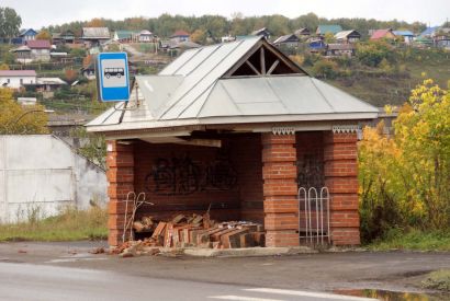 Житель Усть-Катава угнал автомобиль и разнёс автобусную остановку
