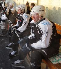 Хоккеисты Усть-Катава одержали первую победу на выезде