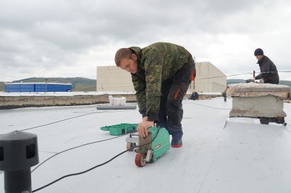 В спорткомплексе Усть-Катава идёт капитальный ремонт крыши