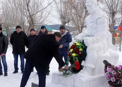 В Усть-Катаве почтили память погибших в горячих точках