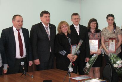 Глава Усть-Катава поздравил сотрудников мирового суда