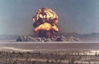 В степях под Семипалатинском 29 августа 1949 года проведено первое испытание атомной бомбы. 