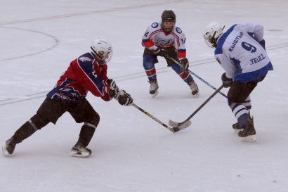 Юношеская хоккейная команда Усть-Катава победила на выезде