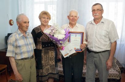 Устькатавец Анатолий Баранов отметил 90-летие