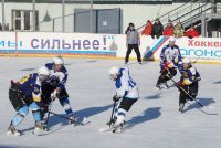 Юношеская хоккейная команда Усть-Катава дома выигрывает