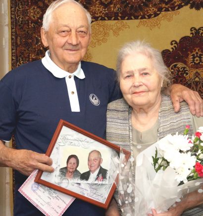 В Усть-Катаве в День семьи поздравили пары-долгожители