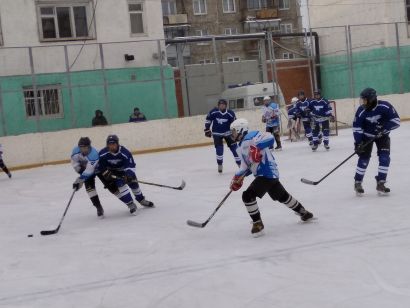 Хоккейные команды Усть-Катава и выигрывают, и проигрывают
