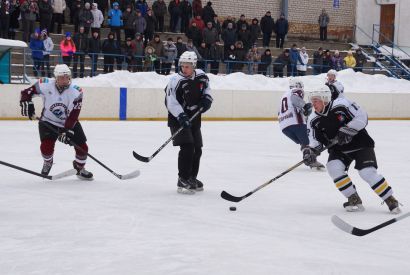 Хоккеисты Усть-Катава продолжают бороться за выход в плей-офф