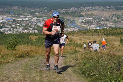 В Усть-Катаве День физкультурника отметили забегом на гору Прямую