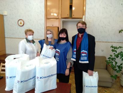 Волонтёры Усть-Катава привезли в медсанчасть одноразовые маски