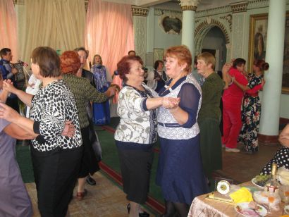 В Усть-Катаве День пожилых людей отметили играми, песнями и танцами