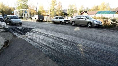 В Усть-Катаве началось асфальтирование аварийных участков дорог
