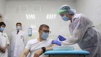 Я прививок не боюсь. Губернатор Челябинской области дал старт прививочной кампании