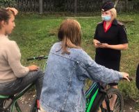 С юными велосипедистами Усть-Катава провели беседы сотрудники полиции