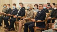 Губернатор Челябинской области наградил медработников региона