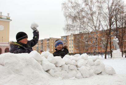 В Усть-Катаве начинается строительство снежного городка