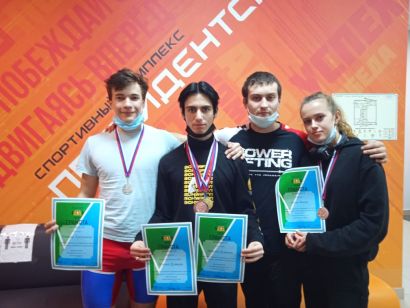 Усть-Катавские пауэрлифтеры успешно выступили на соревнованиях