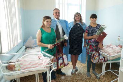 В Усть-Катаве в День семьи поздравили молодых мамочек