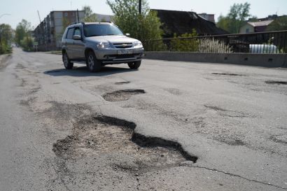 На дорогах Усть-Катава начался ямочный ремонт