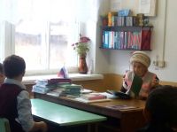 Школьники села Тюбеляс встретились с поэтом-долгожителем