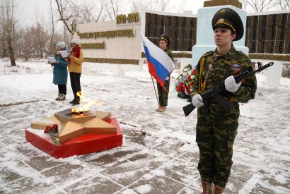 В Усть-Катаве состоялся митинг у памятника Неизвестному Солдату