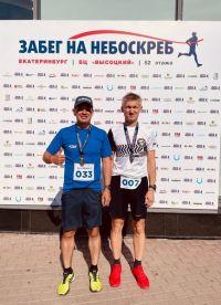 Два устькатавца приняли участие в забеге на небоскрёб «Высоцкий»