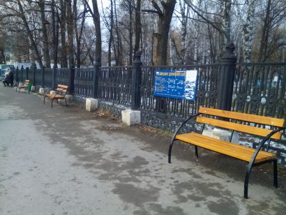 На центральной площади Усть-Катава появились новые скамейки