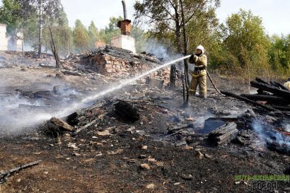 В Усть-Катаве продолжается тушение двух страшных пожаров