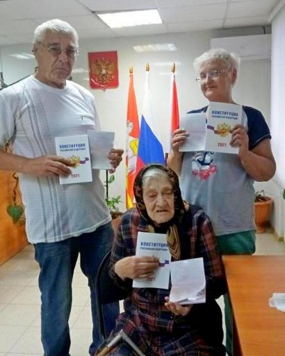 Трое жителей ДНР получили российские паспорта