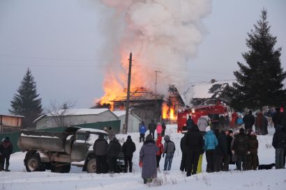 В Усть-Катаве огонь уничтожил жилой дом