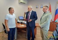 Глава Усть-Катавского округа Сергей Семков вручил медаль «За отвагу»