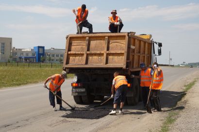 В Усть-Катаве завершается ямочный ремонт дорог