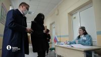 Алексей Текслер вместе с супругой Ириной проголосовали на выборах в Госдуму