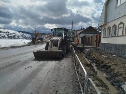 Обильное таяние снега в Усть-Катаве кое-где ведёт к подтоплению