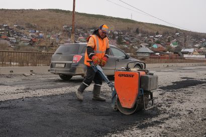 Дорожники приступили к ремонту покрытия Нового моста