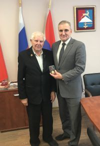 Ветерану вручили медаль в честь 75-летия освобождения Беларуси