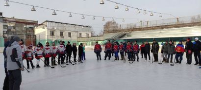 В Усть-Катаве прошёл новогодний турнир по хоккею в валенках
