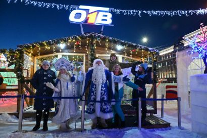 В Челябинске продолжается монтаж главного ледового городка